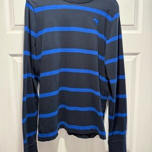 2000s Abercrombie & Fitch Men's Black and Blue Striped Muscle Shirt